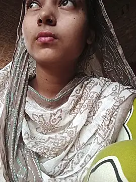 Snapshot of Simran_143 chatting on 08/07/26, 04:47 Simran 143 online show from 08/07/26, 04:47