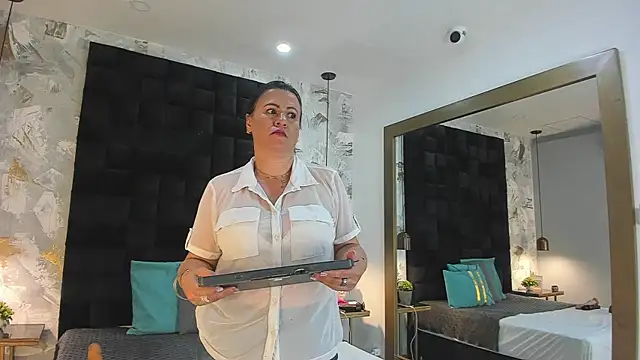 CharlotteG  online show from 07/28/26, 07:39