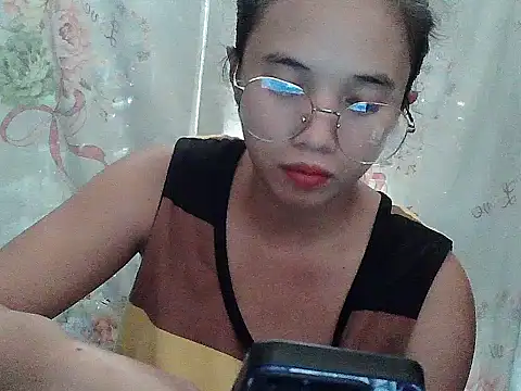 Snapshot of sophie_193 chatting on 06/21/26, 06:16 sophie 193 online show from 06/21/26, 06:16