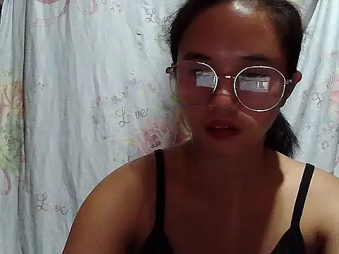 Snapshot of sophie_193 chatting on 06/25/26, 05:39 sophie 193 online show from 06/25/26, 05:39