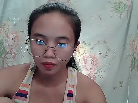 Snapshot of sophie_193 chatting on 07/04/26, 03:24 sophie 193 online show from 07/04/26, 03:24