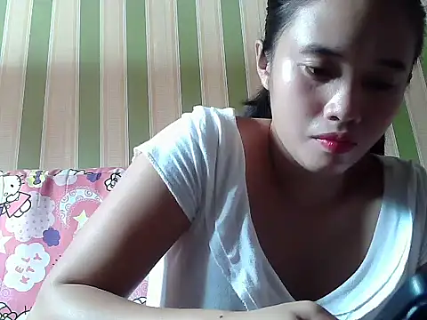 Snapshot of sophie_193 chatting on 07/13/26, 04:59 sophie 193 online show from 07/13/26, 04:59