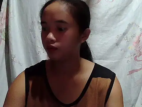 Snapshot of sophie_193 chatting on 07/13/26, 05:05 sophie 193 online show from 07/13/26, 05:05