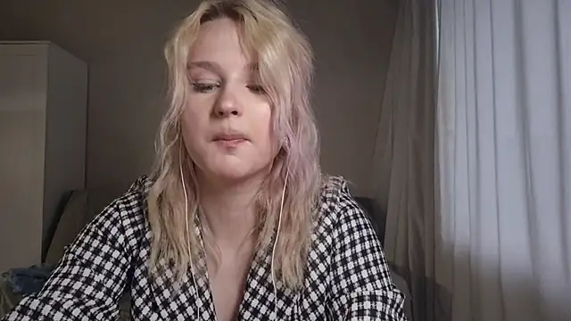 BloomMoon online show from 06/30/26, 12:17