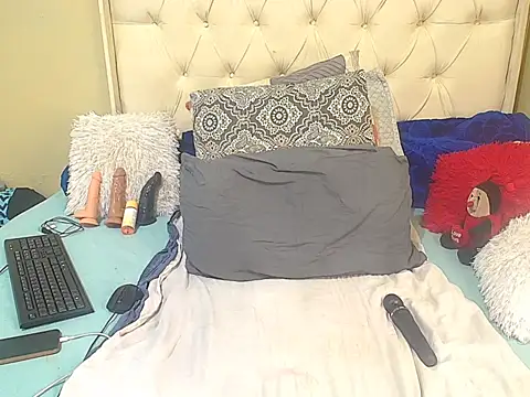 NoviaveeXXX online show from 06/30/26, 08:21