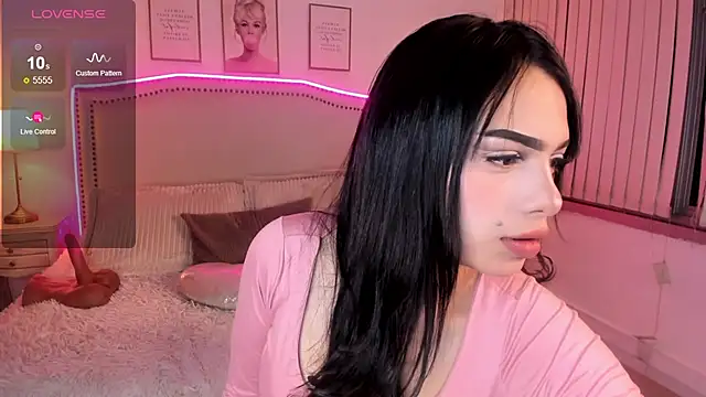 Snapshot of mila__vega chatting on 07/15/26, 04:18 mila vega online show from 07/15/26, 04:18