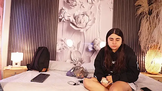 Snapshot of GabbyAndDominic chatting on 07/16/26, 12:44 GabbyAndDominic online show from 07/16/26, 12:44