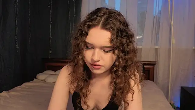 EsterReichert online show from 07/18/26, 07:17