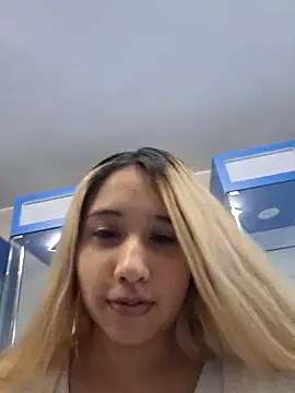 Snapshot of Honeycitabomnita chatting on 06/19/26, 02:21 Honeycitabomnita online show from 06/19/26, 02:21