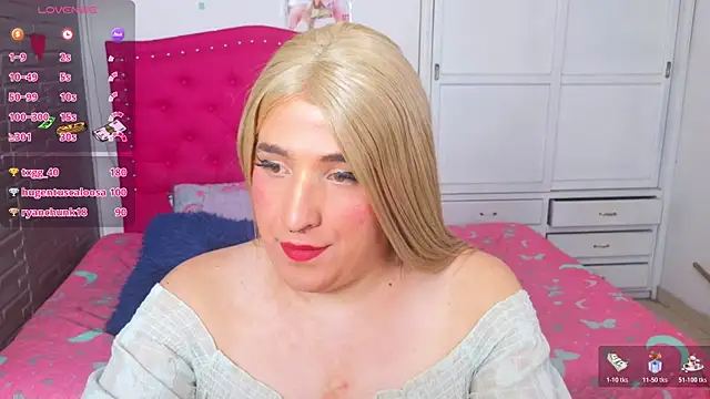 Snapshot of roxxy_pink_ chatting on 07/22/26, 02:20 roxxy pink online show from 07/22/26, 02:20