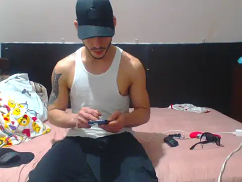 MAIKELCANTILLO25 online show from 08/08/26, 11:07