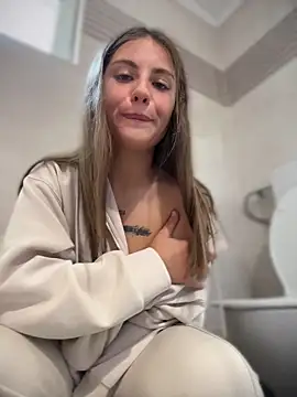 Snapshot of -Kylie chatting on 07/05/26, 10:22 -Kylie online show from 07/05/26, 10:22