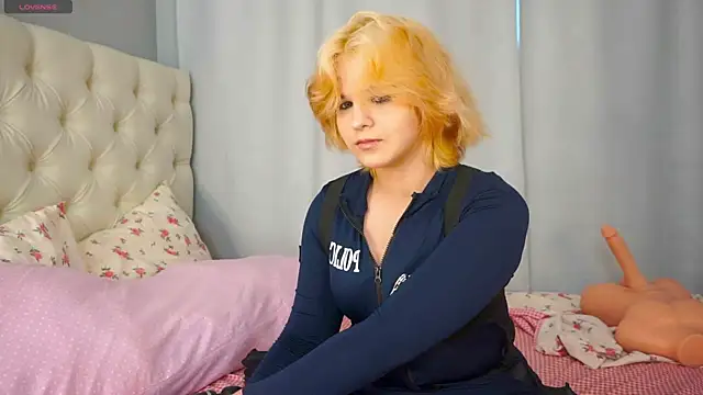 KristaLeenz online show from 06/23/26, 11:58