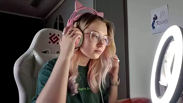 FunnyLila online show from 06/28/26, 05:13