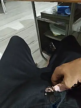 Snapshot of Sh17aan chatting on 07/12/26, 05:04 Sh17aan online show from 07/12/26, 05:04