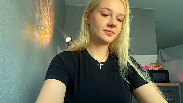Snapshot of MichelleMargiela chatting on 08/02/26, 02:54 MichelleMargiela online show from 08/02/26, 02:54