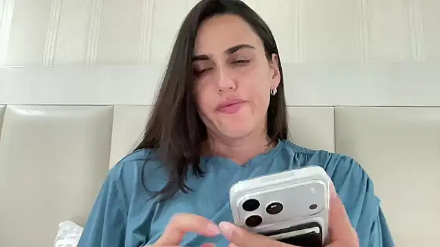Snapshot of Rineliadi chatting on 07/30/26, 03:11 Rineliadi online show from 07/30/26, 03:11
