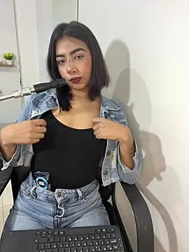 Snapshot of cherry_skinnyy_ chatting on 08/04/26, 02:59 cherry skinnyy online show from 08/04/26, 02:59