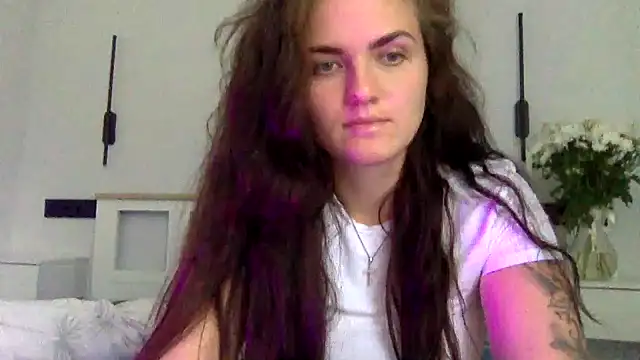 Snapshot of Violeya chatting on 06/30/26, 09:43 Violeya online show from 06/30/26, 09:43