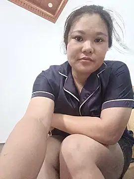 Snapshot of Holy-mi chatting on 08/03/26, 02:21 Holy-mi online show from 08/03/26, 02:21