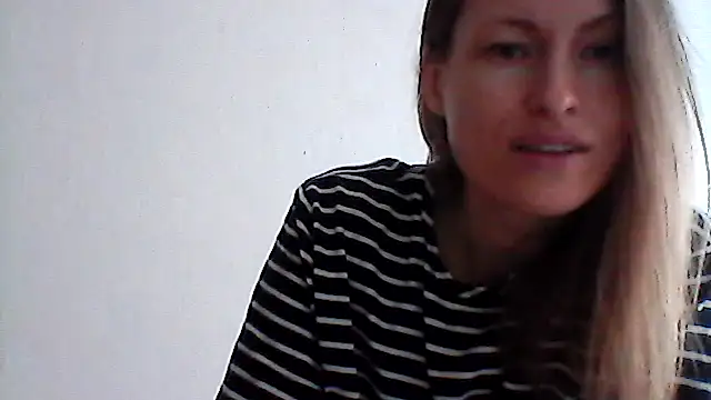 Snapshot of Nimetta chatting on 07/14/26, 10:32 Nimetta online show from 07/14/26, 10:32