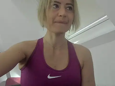 Snapshot of Ssoniaaa chatting on 03/08/25, 02:19 Ssoniaaa online show from 03/08/25, 02:19