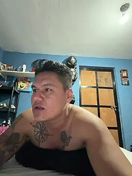 Snapshot of LatinoLeones chatting on 06/21/26, 12:30 LatinoLeones online show from 06/21/26, 12:30