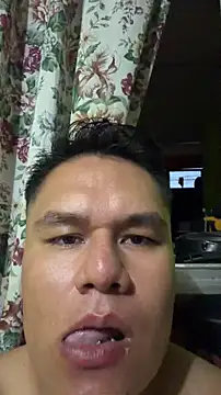 Snapshot of LatinoLeones chatting on 06/28/26, 01:44 LatinoLeones online show from 06/28/26, 01:44