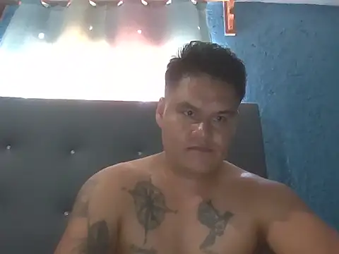 Snapshot of LatinoLeones chatting on 06/29/26, 10:21 LatinoLeones online show from 06/29/26, 10:21