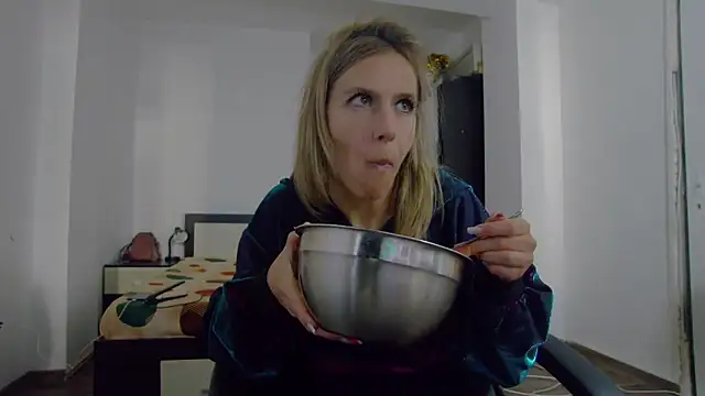 DedeSibel online show from 10/10/25, 11:20