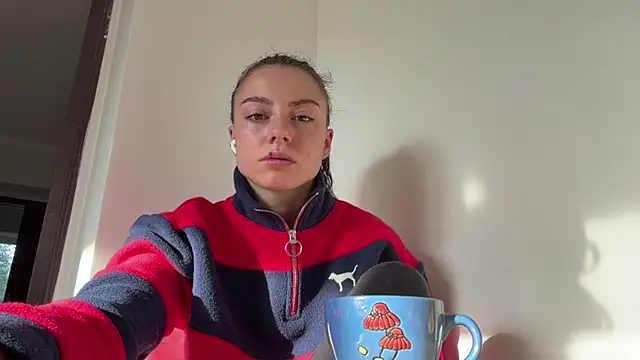 Snapshot of Monicaqte chatting on 07/19/26, 04:38 Monicaqte online show from 07/19/26, 04:38