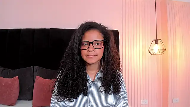 Snapshot of estefa_rose chatting on 07/06/26, 04:20 estefa rose online show from 07/06/26, 04:20
