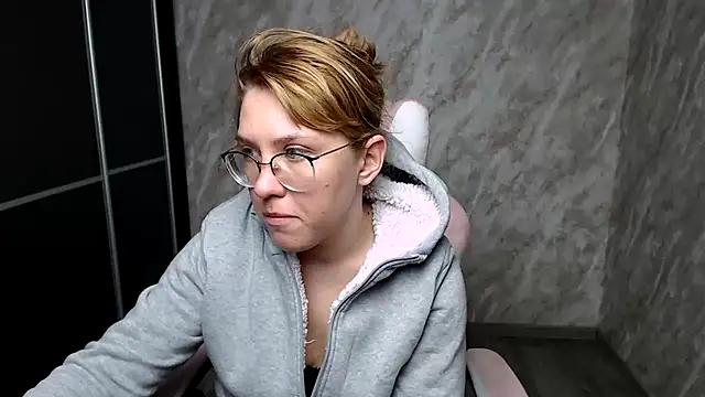 Reginasmilee online show from 03/13/25, 03:33