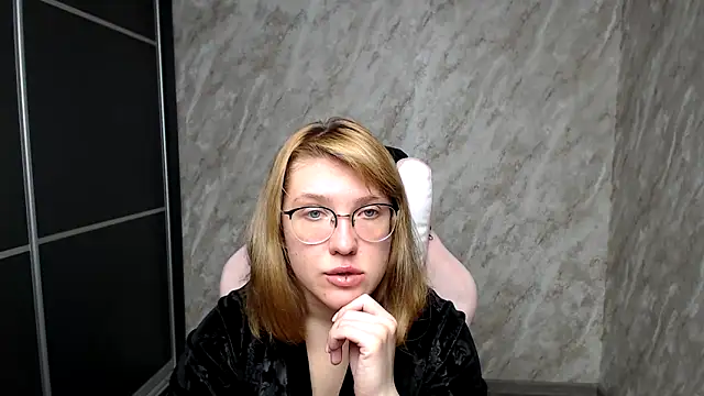 Reginasmilee online show from 03/16/25, 09:05