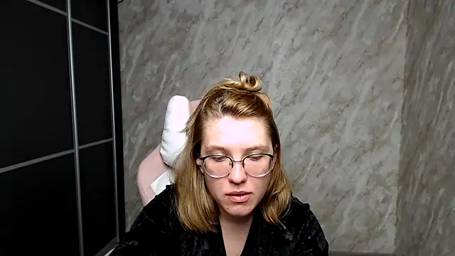 Reginasmilee online show from 03/16/25, 06:23