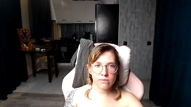 Reginasmilee online show from 09/10/25, 12:21