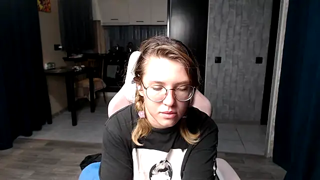 Reginasmilee online show from 09/18/25, 11:29