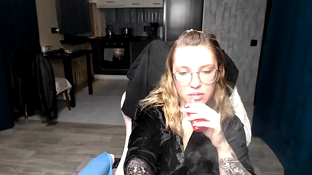 Reginasmilee online show from 09/20/25, 12:33