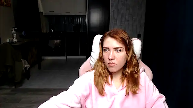 Reginasmilee online show from 10/28/25, 12:47