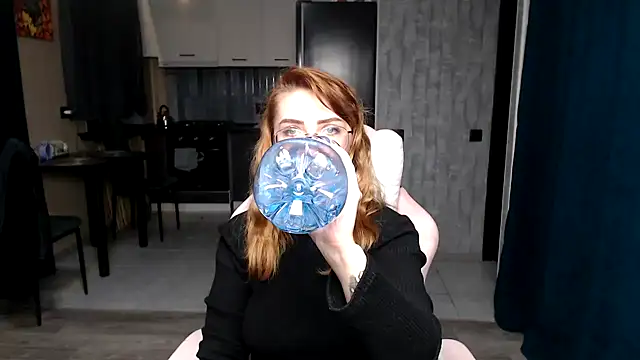 Reginasmilee online show from 11/18/25, 01:55