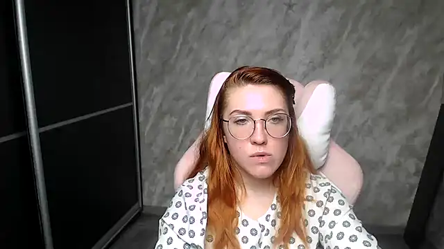 Snapshot of Reginasmilee chatting on 02/15/26, 07:51 Reginasmilee online show from 02/15/26, 07:51