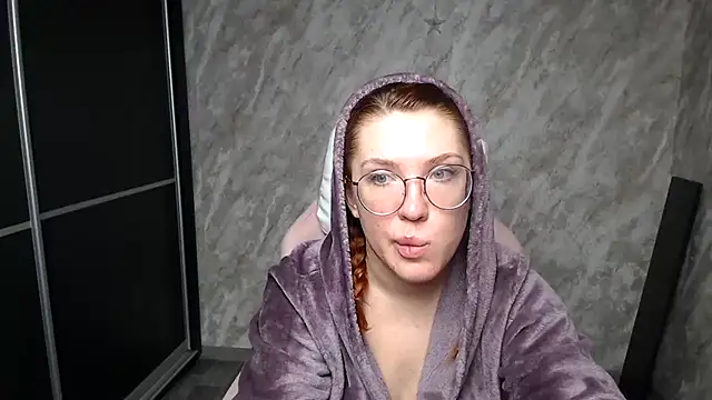 Snapshot of Reginasmilee chatting on 02/16/26, 01:35 Reginasmilee online show from 02/16/26, 01:35