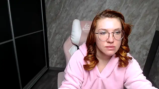 Snapshot of Reginasmilee chatting on 03/03/26, 01:56 Reginasmilee online show from 03/03/26, 01:56