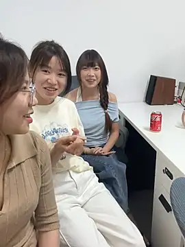 YY-1-1-1 online show from 06/24/26, 07:07