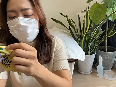 Snapshot of mochiko_mck chatting on 07/19/26, 01:42 mochiko mck online show from 07/19/26, 01:42