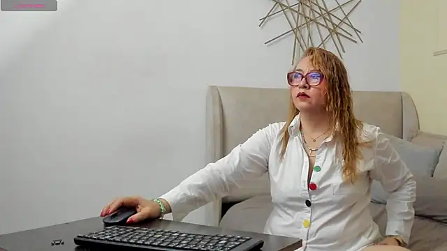 Snapshot of vera__lux chatting on 07/20/26, 12:40 vera lux online show from 07/20/26, 12:40
