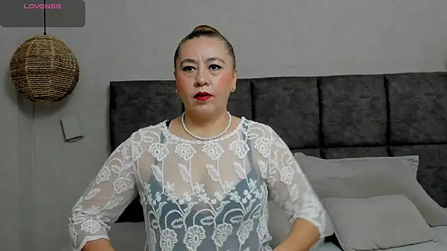 Snapshot of vera__lux chatting on 08/03/26, 12:54 vera lux online show from 08/03/26, 12:54