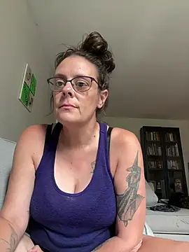 Snapshot of MatildaJane5 chatting on 07/10/26, 03:25 MatildaJane5 online show from 07/10/26, 03:25