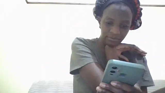 Snapshot of Savannah_Leex chatting on 06/27/26, 12:22 Savannah Leex online show from 06/27/26, 12:22