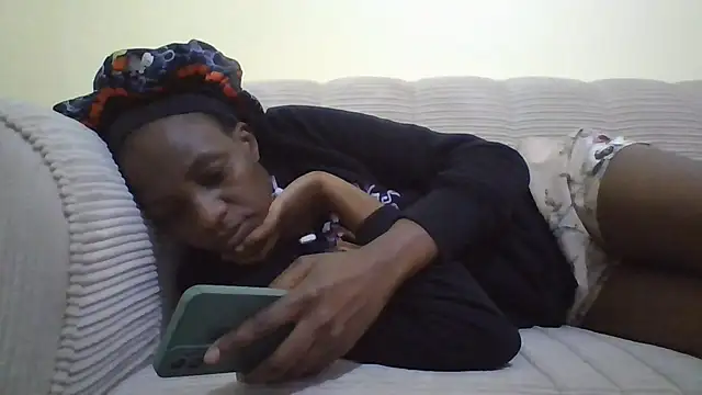 Snapshot of Savannah_Leex chatting on 06/28/26, 03:45 Savannah Leex online show from 06/28/26, 03:45